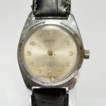 IMOT - Relógio a corda, não funciona. Pulseira: 17mm. Caixa: 3,4cm x 3,3cm, vertical x horizontal, sem contar a coroa. ***ATENÇÃO! ESTE RELÓGIO NÃO POSSUI GARANTIA DE FUNCIONAMENTO. Produto sendo vendido conforme ESTADO, testado, ou não, diz respeito apenas ao momento da catalogação. Recomenda-se revisão.*** Se necessário, solicitar mais fotos, vídeos ou perguntas para análise via e-mail reidaantiguidade@gmail.com, Obrigado pela visita!