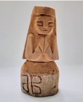 J. Bezerra, Beata, escultura de madeira, 13cm de altura e 6cm de largura