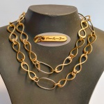 FRANCESCA ROMANA DIANA - Elegante colar longo em elos, confeccionado em metal dourado e prateado. Assinado pela designer. Med 46 cm. 