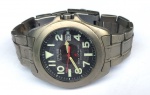 Fashion Coleção, Decoração, Esportivo Relógio Citizen Titanium Quartz, medindo 39mm de diâmetro. Vidro Cristal. Segundeiro Central. Calendário. Fundo em Aço de Rosca Promaster. Máquina Japan Quartz de Citizen atualizada funcionando, (que substituiu o problemático sistema Eco de carregar a bateria). Pulseira original com regulagem para pulsos de 19cm