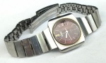 Vintage Coleção, Decoração, Interessante Relógio Seiko 17J Hi Beat Automático, 1960/ 70`s. Vermelho Blood Brilhoso, Todo original em aço, Segundeiro Central, Calendário com lente de aumento, Fundo em Aço de Rosca Série 2205. Muito tempo guardado. Precisa colocar revisão em dia. Pulseira original com regulagem para pulsos de 21cm