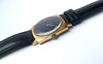 Vintage Coleção, Decoração, Relógio Social Sigma Valmon 17J Swiss Geneve 1960`s, à corda Funcionando, Dourado medindo 30mm. Cifras Palitos Douradas em Relevo. Fundo em Aço de Rosca.  Pulseira nova em couro. Funcionando sem revisão recente
