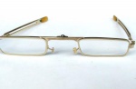 Fashion Coleção, Decoração, Mimo de Óculos Dobrável em Estojo Tartaruga, lentes de grau desconhecido, medindo 6,9 x 6,2cm e estojo fechado 7,5 x 3,6cm. Ideal aproveitar a armação