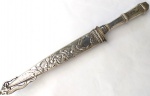 Vintage Coleção, Decoração, Faca Gaúcha Corneta, com caixa original, Ricamente Banhada em Prata, medindo 28,3cm, com desenho floral em relevo. Lâmina inox intacta com desenho tema rural