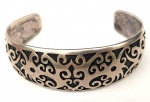 Vintage Luxo Jóias, Coleção, Decoração, ou Uso, Lote contendo Bonito Bracelete Bali em Prata de Lei 925, Largo com Arabescos, medindo 7 x 2,2 cm. Ajustável. Peso total 26,52gr