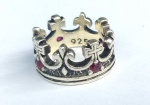 Vintage Luxo Jóias, Coleção, Decoração, ou Uso, Lote contendo Lindo Anel Coroa de Reinado, em Prata de lei 925, com Cristais Vermelhos, Aro 18. Peso total 11,04gr
