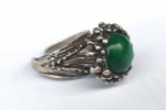 Vintage Luxo Jóias, Coleção, Decoração, ou Uso, Lote contendo Lindo Anel Rústico em Prata de Lei 925, com Pedra Verde Cabochão, Aro 19 Aberto Ajustável. Peso total 11,76gr