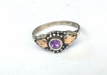 Vintage Luxo Jóias, Coleção, Decoração, ou Uso, Lote contendo Anel em Prata de Lei, com Ametista e Folhagens em Ouro, Aro 19. Peso total 2,88gr
