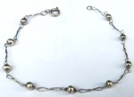 Vintage Luxo Jóias, Coleção, Decoração, ou Uso, Lote contendo Pulseira com Contas Esféricas, em Prata de Lei, medindo 20cm. Peso total 1,80gr