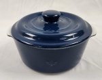 FONTIGNAC. Panela caçarola francesa em cerâmica esmaltada na cor azul. Medindo:15 x 24 x 21,5 cm.