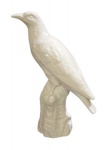 KPM - Escultura confeccionada em porcelana polonesa, em tom branco com relevos, representando ` Pássaro`; Medindo 22 x 16 cm.