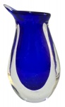MURANO - Vaso confeccionado em vido artístico com diferente designer, em tom azul e translúcido; Medindo 16 x 9,5 cm.