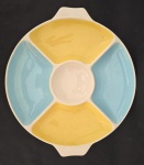NADIR - Antiga e grande petisqueira art déco em porcelana branca esmaltada em azul e amarelo dec. 70; medindo 4 x 33 cm, apresenta `fio de cabelo`.