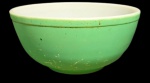PIREX - Antiga tigela em vidro opalinado branco com esmalte em tom verde; medindo 10,5 X 22 cm.