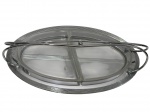 Petisqueira de mesa em metal cromado, composta por estrutura oval com alça superior e recipiente interno bipartido em vidro translúcido. Medidas: 18,5 x 34,5 x 10 cm.