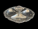 Antiga petisqueira em metal espessurada a prata, medidas: 30,5 x 24,5 x 10 cm.