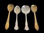 Lote composto por quatro antigos talheres de servir em metal, ricamente ornamentados em relevo de diferentes modelos decorativos, com motivos florais, frutas e aves, destacando o refinamento e o trabalho artístico das peças. Inclui dois talheres dourados com decoração de frutos e folhagens, e dois talheres prateados com delicados relevos em temática naturalista. Medidas: 24,5 cm e 22,5 cm.