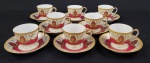 Meito, Japan. Nove xícaras de café com seus respectivos pires em porcelana japonesa esmaltada, pintadas à mão, com interior em tom vinho e rica decoração em arabescos com detalhes em ouro. Manufatura no verso.