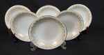 Noritake, Japan. Seis pratos fundos em porcelana japonesa esmaltada na cor branca, modelo Raphael, com rica decoração de flores, volutas e filetes em ouro. Manufatura no verso. Medindo: 19 cm.