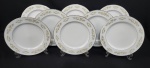 International Silver Co., Fine China. Oito pratos rasos em porcelana fina, padrão Springtime, com delicada decoração floral em tons pastéis nas bordas e acabamento com filete prateado. Manufatura no verso. Medindo:26 cm