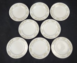 International Silver Co., Fine China. Oito pratos para sobremesa em porcelana fina, padrão Springtime, com delicada decoração floral em tons pastéis nas bordas e acabamento com filete prateado. Manufatura no verso. Medindo: 16 cm.