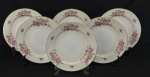 Kyoto China, Occupied Japan. Seis pratos rasos em porcelana japonesa esmaltada, com decoração floral e detalhes em douração. Manufatura no verso. Medindo: