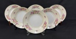 Kyoto China, Occupied Japan. Seis pratos fundos em porcelana japonesa esmaltada, com decoração floral e detalhes em douração. Manufatura no verso. Medindo: 23 cm
