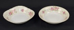 Kyoto China, Occupied Japan. Duas saladeiras em porcelana japonesa esmaltada, com decoração floral e detalhes em douração. Manufatura no verso. Medindo; 5 x 21 x. 21 cm e 5 x 23 x 23 cm.