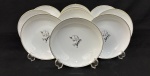 Noritake, Japan. Dez pratos fundos em porcelana japonesa esmaltada, decorados com delicados motivos florais e filetes em ouro. Manufatura no verso. Medindo:4 x 19cm.