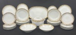 Real, Brasil. Aparelho de jantar em porcelana branca vitrificada, decoração com faixa contínua em ouro e delicado motivo floral policromo, composto por guirlandas, flores e arabescos estilizados. Composto de: 1 sopeira, 3 travessas ovais, 2 saladeiras, 12 pratos rasos (24 cm), 12 pratos fundos (4 x 23 cm) 12 pratos para sobremesa (19 cm). Manufatura no verso.