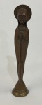 Nossa Senhora (Madona). Escultura de vulto pleno em bronze fundido, com pátina original escurecida e bem preservada. Estilo modernista/Art Déco (c. 1940–1960). Base com punção `MLE`, atribuída à Manufacture Lyonnaise d`Église. Altura: 18,5 cm. 