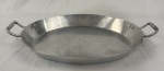 Frigideira tipo pergaminho (mini tacho/paejeira). Modelo oval com pegas, em alumínio. Medidas: 50 x 29 cm. 