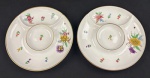 Steatita. Duas petisqueiras em porcelana esmaltada e policromada, com rica decoração floral e filetes em ouro. Com divisórias. Medindo: 23,5 cm.