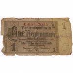 Numismática, cédulas estrangeiras. Cédula alemã denominada Rentenbankschein, valor de 1 rentenmark, emitida pela Deutsche Rentenbank, com indicação de Berlin e data de 30 de janeiro de 1924. Numeração alfanumérica em vermelho. Impressão em monocromia com elementos ornamentais e tipografia gótica. Anverso com composição tipográfica central e inscrições institucionais. Reverso com composição ornamental e elementos simbólicos relacionados à produção agrícola e industrial. Emissão vinculada à reforma monetária alemã de 19231924, implementada após o período de hiperinflação da República de Weimar, com introdução do Rentenmark para estabilização da economia. Apresenta rasgos, perdas de suporte, dobras acentuadas, manchas, desgaste generalizado e fragilidade do papel. Estado de conservação comprometido. Medidas: Altura: 6,5 x Comprimento: 11,7 cm.