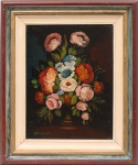 Assinatura não identificada. Natureza-morta com arranjo floral em vaso. Óleo sobre tela. Composição representando flores diversas dispostas em vaso central, sobre fundo escuro. Assinada no canto inferior esquerdo. Medidas: Tela: Alt.: 40 x Comp.: 30,5 cm. Moldura: Alt.: 56 x Comp.: 47 cm.
