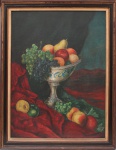 Sem assinatura. Pintura acadêmica. Óleo sobre tela. Natureza-morta. Representando composição com frutas  uvas, maçãs, peras e pêssegos  dispostas em taça de faiança decorada, sobre panejamento vermelho. Medidas: Tela: Alt.: 85 x Comp.: 64,5 cm. Moldura: Alt.: 91,5 x Comp.: 71,5 cm.