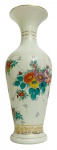 BACCARAT - Imponente vaso em opalina francesa fartamente adornada com ramalhetes de flores em policromia e folhagens em vibrante ouro. Formato bojudo. Meados séc. XIX. Mede 53cm altura.