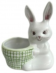 Floreira em porcelana esmaltada em forma de coelho, decoração policromada, peça decorativa. Mede 14 x 15 cm.