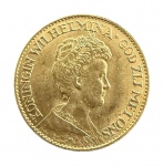 HOLANDA 1911 - Moeda em ouro 22k 10 Guldens  Países Baixos, com efígie da rainha Wilhelmina of the Netherlands e inscrição KONINGIN WILHELMINA GOD ZIJ MET ONS. No reverso, brasão real sob coroa e legenda KONINGRIJK DER NEDERLANDEN, datada 1911. Peça clássica da numismática holandesa. Peso 7,2 g. Este item não se encontra na galeria, e sim em posse do proprietário.