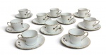 Conjunto com 10 xícaras de café em porcelana Schmidt  Santa Catarina, Brasil, acompanhadas de seus respectivos pires. Decoração delicada com bordas douradas e motivo de grãos, apresentando desgaste natural no dourado pelo tempo. Peças elegantes para uso ou composição de mesa.