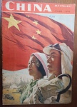 Rara Revista "CHINA ILUSTRADA"  Edição Outubro de 1954  Propaganda Maoísta VintagePeríodo de consolidação da República Popular da China, logo após a primeira sessão do Congresso Nacional do Povo em 1954. A capa apresenta uma estética clássica de realismo socialista, exaltando o trabalhador chinês e o progresso industrial (visível ao fundo) sob a bandeira nacional.