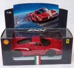 Miniatura Ferrari FXX Escala 1:38  Coleção Shell V-Power  Lacrada na Caixaparte da famosa coleção Shell V-Power. Estas miniaturas foram distribuídas em uma promoção global da Shell em parceria com a Ferrari (cerca de 2008), tornando-se itens muito populares entre colecionadores de diecast e entusiastas da marca italiana.