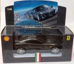 Miniatura Ferrari 599 GTB Fiorano 1:38  Shell V-Power  Lacrada na Caixa 599 GTB é um dos modelos de rua mais elegantes e potentes da história da Ferrari, o que a torna muito querida por colecionadores que preferem modelos clássicos de estrada.
