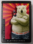 Baralho Coca-Cola Vintage  Urso Polar "Always"  Colecionismo Anos 90Campanha "Always Coca-Cola" com a ilustração do urso polar de jeans segurando a garrafa contour.Tipo: Baralho padrão (Playing Cards) com arte temática.Época: Meados da década de 1990.O urso polar é um dos personagens mais amados da história da publicidade da Coca-Cola, o que garante um valor de revenda constante.