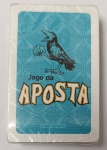 ogo da Aposta, uma versão em cartas do clássico jogo de tabuleiro Monopoly (Banco Imobiliário), lançada pela Hasbro em 2010. É um jogo de estratégia rápido e dinâmico, focado em negociações e "roubo" de propriedades, muito popular por ser uma versão portátil e ágil do jogo original.O melhor detalhe: a peça parece estar lacrada no plástico original, o que garante a integridade de todas as cartas e do manual.