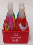 Mini Garrafinhas Coca-Cola Atenas 2004  Engradado Original  Colecionismo 4 mini garrafinhas plásticas com líquido interno e rótulos temáticos de esportes (visíveis: Ginástica/Judô e Vôlei).