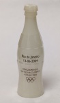 Mini Garrafinha Coca-Cola do Revezamento da Tocha Olímpica - Rio de Janeiro 2004.Diferente das garrafinhas comuns daquela edição, esta foi produzida para celebrar o dia específico (13 de junho de 2004) em que a tocha de Atenas passou pelo Rio. É considerada uma das mais raras da série de 2004 por ser um item comemorativo de um evento pontual.