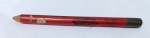 Lápis Vintage Fritz Johansen Vermelho  Produto Legítimo  Papelaria AntigaLápis jumbo/redondo clássico, acabamento em vermelho com extremidade escura.Estado de Conservação: Bom. Apresenta a ponta original de fábrica (nunca apontado), o que é essencial para colecionadores. Possui um pequeno desgaste na pintura perto da ponta (conforme imagem), condizente com o armazenamento de décadas, mas mantém a litografia da marca legível.