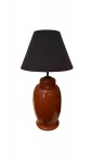 Antigo e lindo abajur em porcelana no tom sangue de boi, cúpula em linho , nova instalação , mede 60x20 cm largura