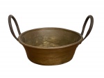 Antiga panela de cobre e latão europeu, de grossa espessura, duas alças , mede 20x14 cm altura com alça